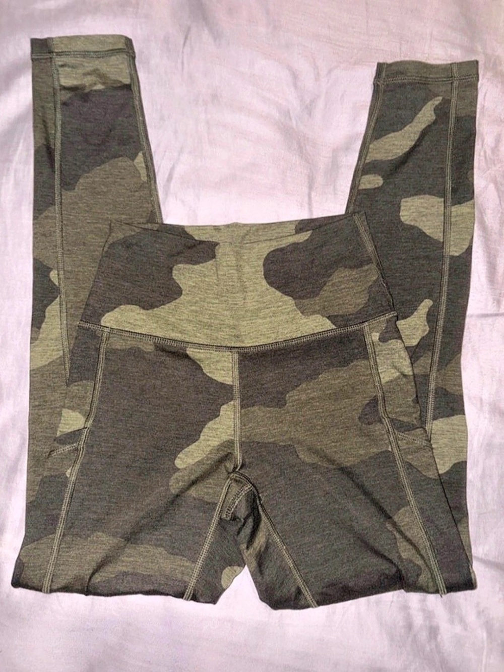 Offline by Aerie Camo Leggings in Green & Black Size XS